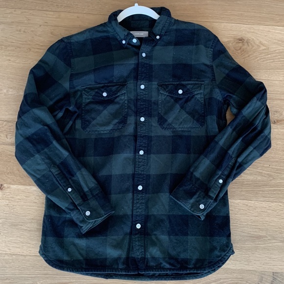 EVERLANE Men’s. Gingham Flannel Button Down - Picture 3 of 8